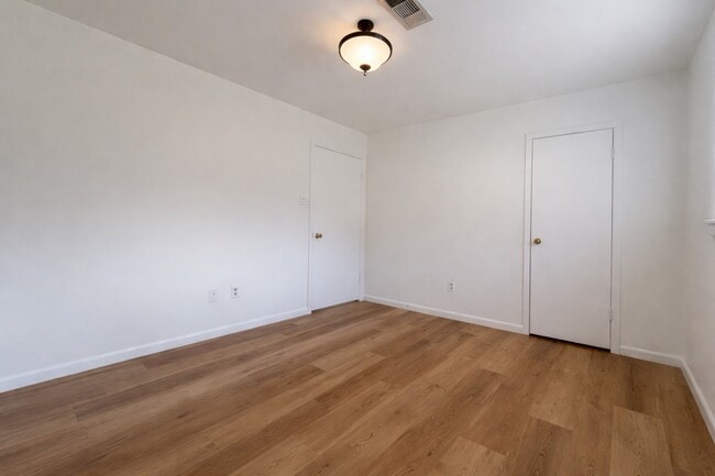 Photo - 1220 Kelving Way