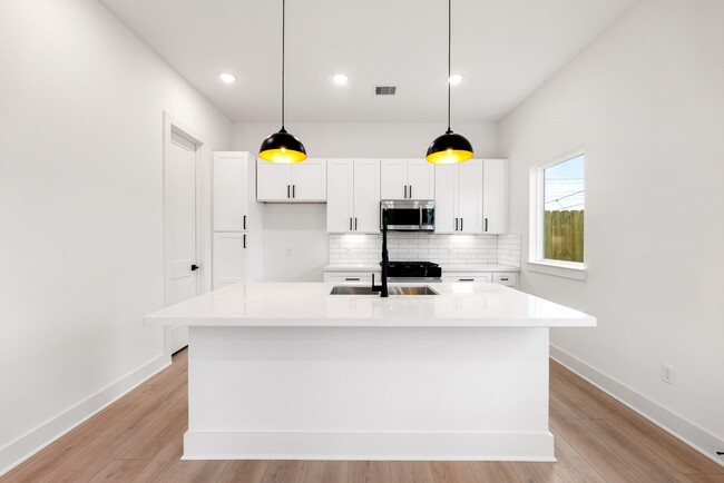 Photo - 751 Dumble St