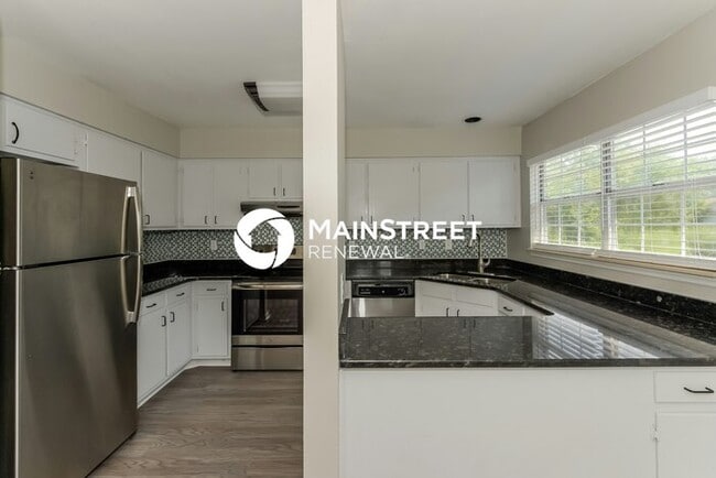 4 Bedroom Pet-Friendly Home in Hendersonville, TN with Main Street Renewal