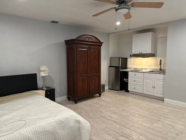 Photo - 6820 Scott St