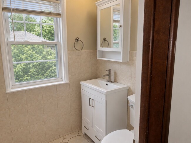 Photo - 5598 Basswood St