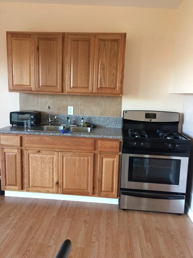 1350 Stradella Rd Unit 2