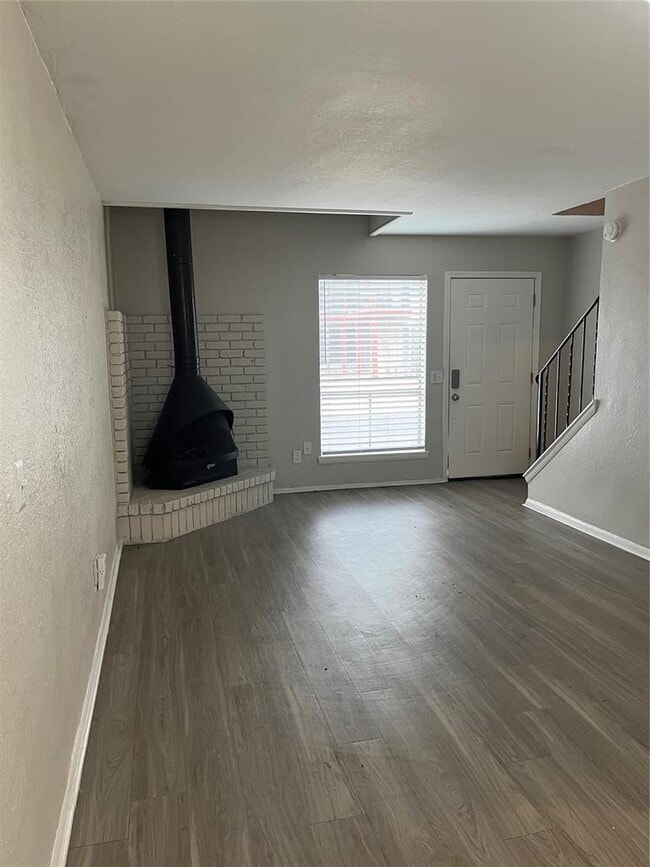 Building Photo - 401 NW 24th St Unit C