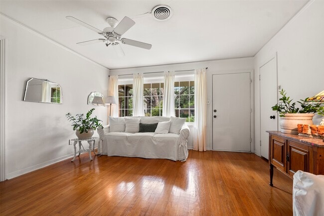 Photo - 2114 Saxon Dr