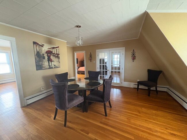 Building Photo - 308 County St