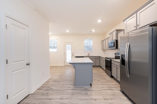 Photo - Charming 3-Bedroom Townhome Near Jack Alexander Blvd - APRIL MOVE IN SPECIAL