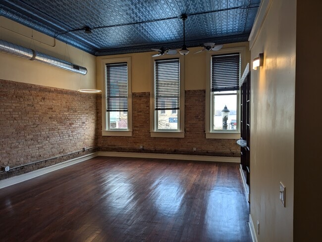 Photo - 204 W Main St Unit 3