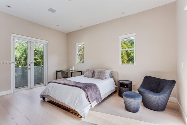 Photo - 1701 Espanola Dr