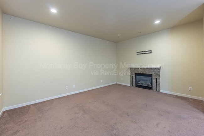 Photo - 594 Lopez Ave