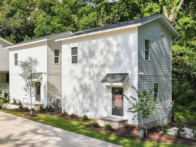 Building Photo - 2813 Wilcox Pl