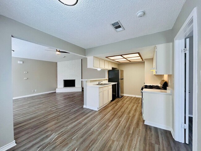 Photo - 9400 Kempler Dr Unit B