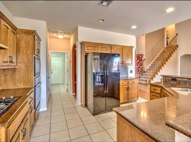 Photo - 515 N Douglas St