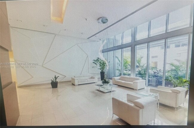 Photo - 1111 SW 1st St Unidad 2616