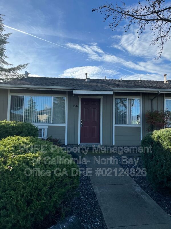 Photo - 1544 N Bush St House