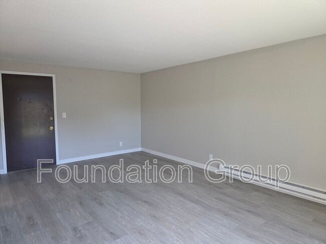 Photo - 938 N 100th St