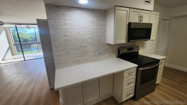 820 Lavers Cir Unidad G306