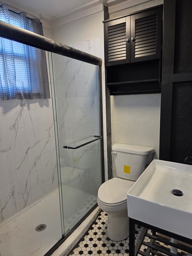 Photo - 8546 Kessler St