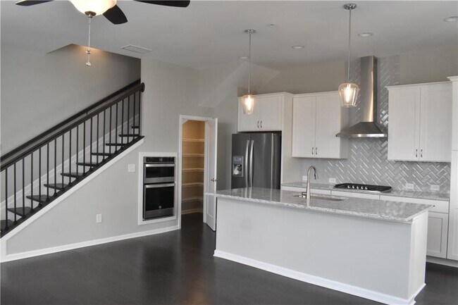 Photo - 225 Britten Pass