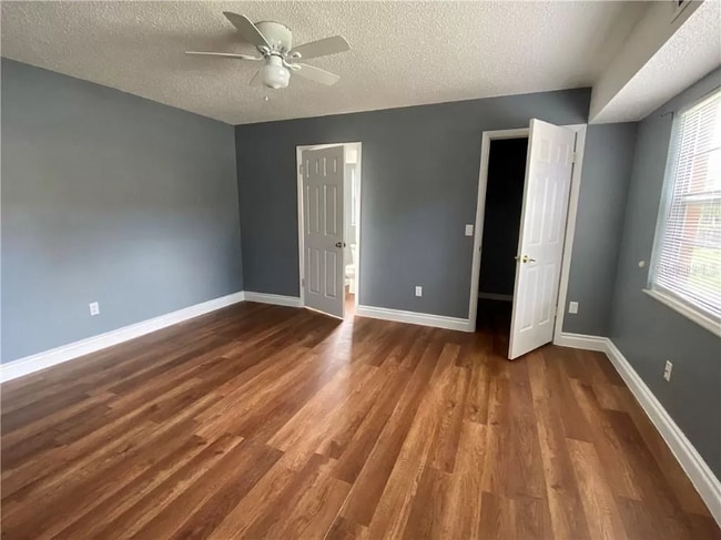 Photo - 126 Windtree Ln