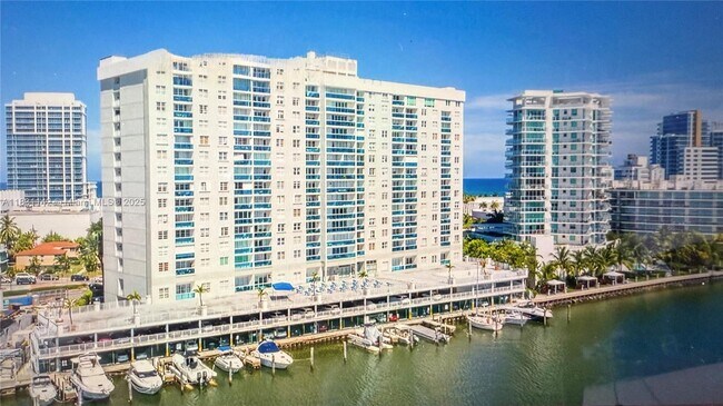 Building Photo - 6770 Indian Creek Dr Unit 4T