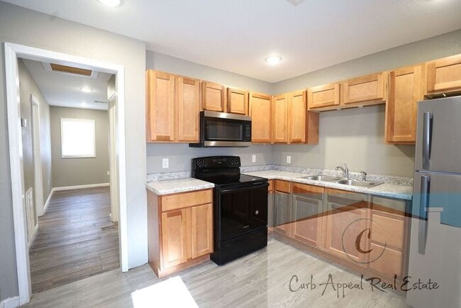 Photo - Move in special $550!! Recently renovated 2 bed, 1 bath apt - utilities included!! HUD accepted!
