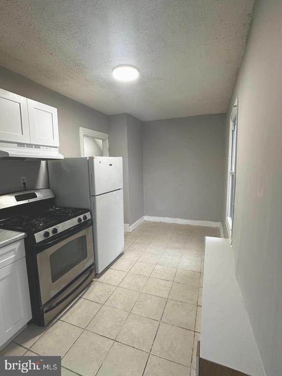 Photo - 102 Spring St