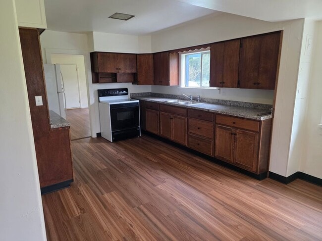 Photo - 2381 Elk Valley Cross Rd