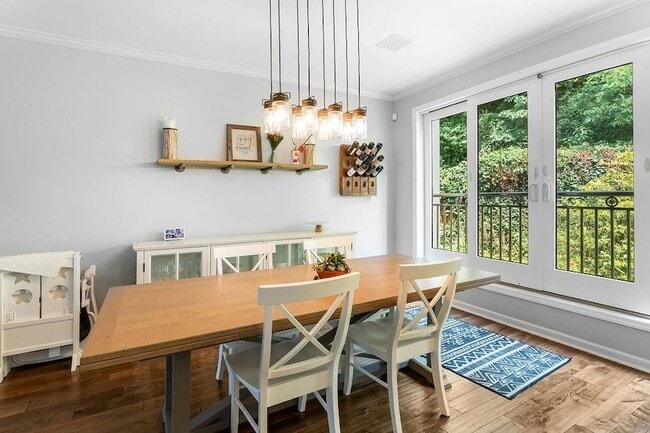 Photo - 53 W 19th St