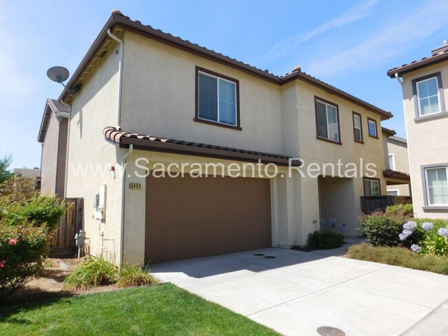 Building Photo - Wonderful 3 bd/2.5 ba Elk Grove Home with 2 Car Garage
