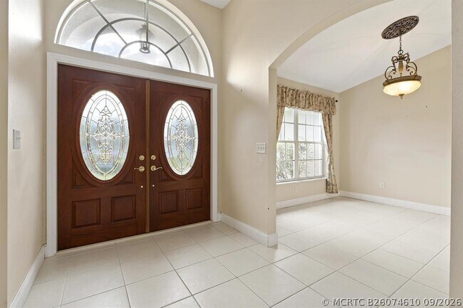 2955 SW West Calabria Cir