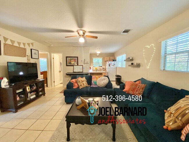 Photo - 448 Burleson Unidad 1