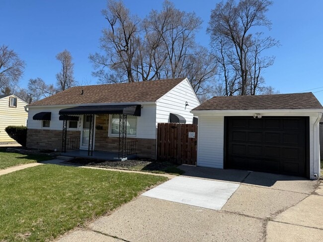 Building Photo - 3 bedroom 1 bath ranch style home