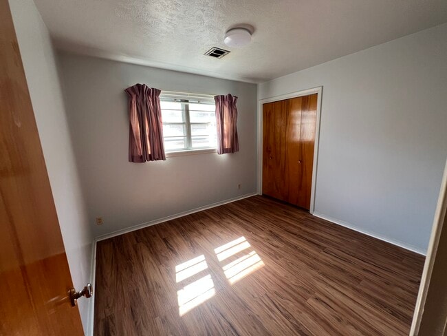 Photo - 122 SE Morningside Ave