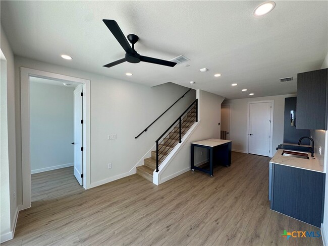 634 Central Pkwy Unit 1207