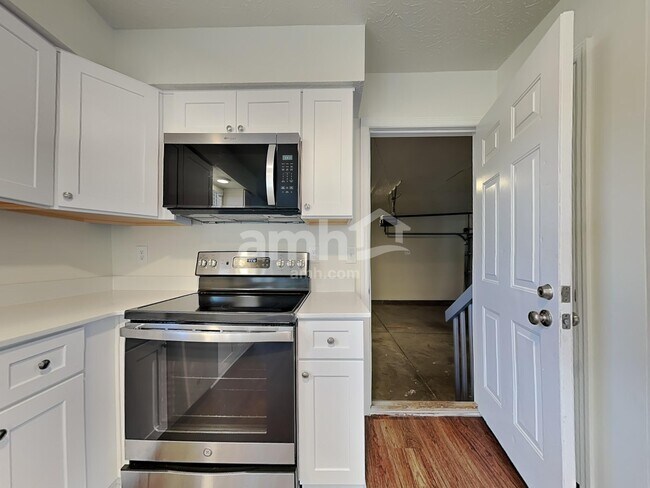 Photo - 3270 Village Dr