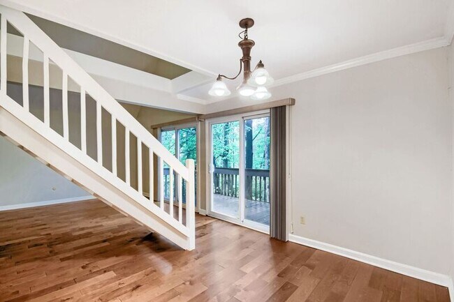 1585-B Arlington Ave