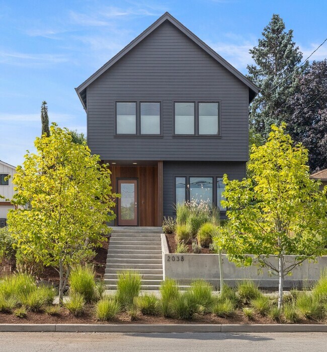 Photo - 2038 NE Morgan St