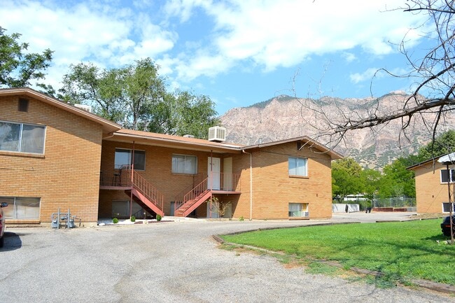 Building Photo - 1014 7th St Unit A Rental