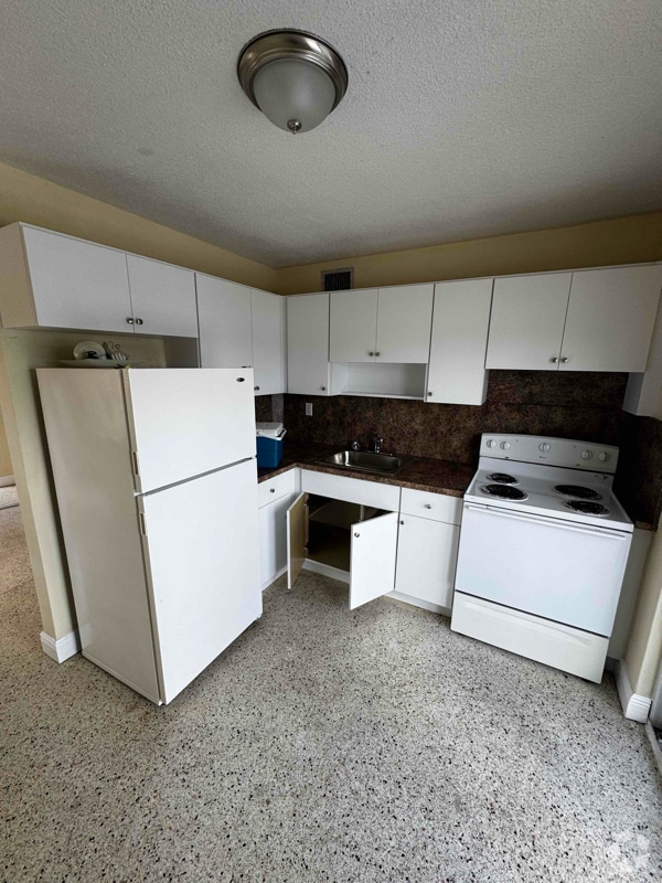 Building Photo - 944 NW 6th St Rental