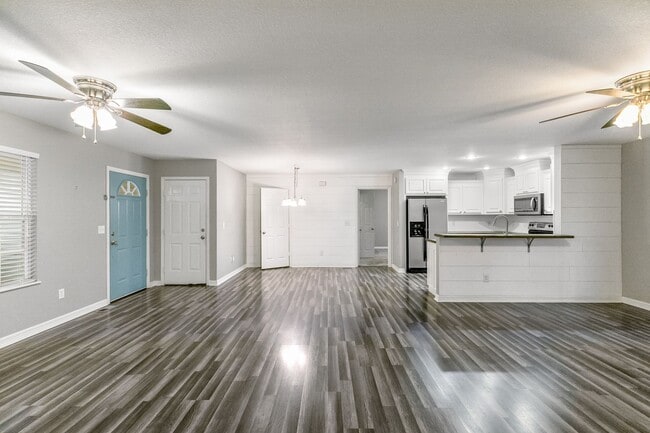 Building Photo - Fantastic One Level Home w/ Several Fabulous Design Touches That Make It Warm And Welcoming