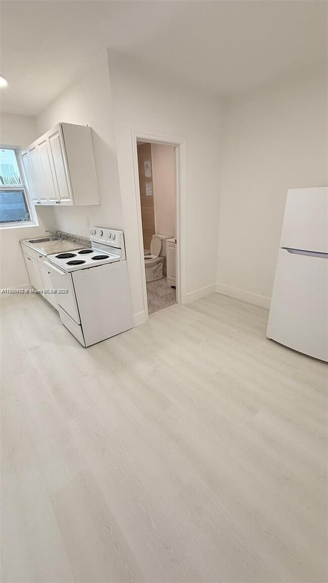 Building Photo - 871 SW 3rd St Unit 21-22-23 Rental