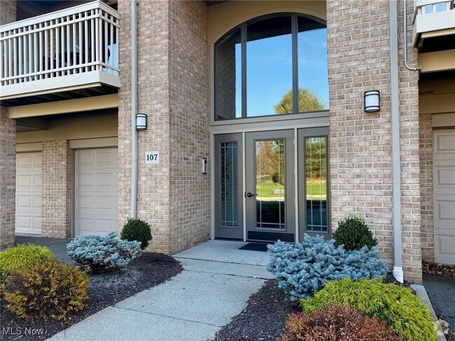 Building Photo - 3800 Rosemont Blvd Unit 107H Rental