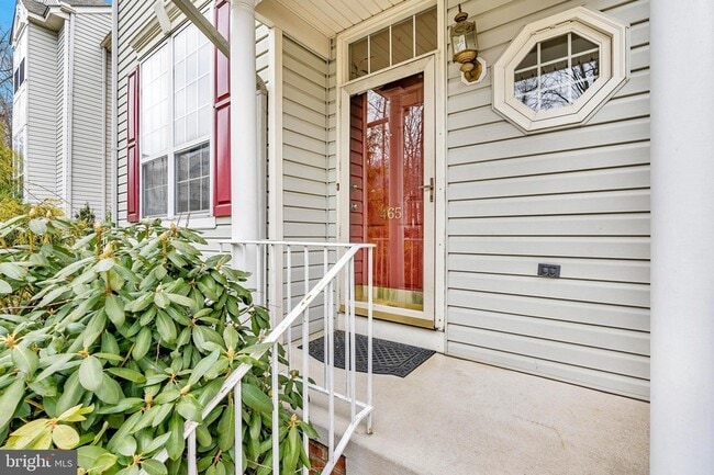 Photo - 465 Woodstock Ln