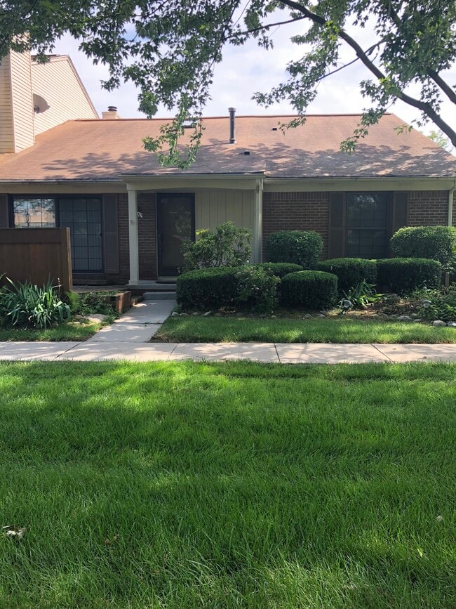 Building Photo - 39930 Crosswinds Rd