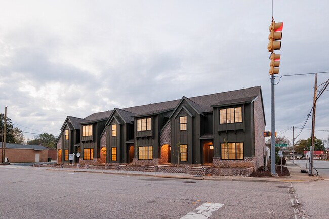 Building Photo - 501 W Cheves St