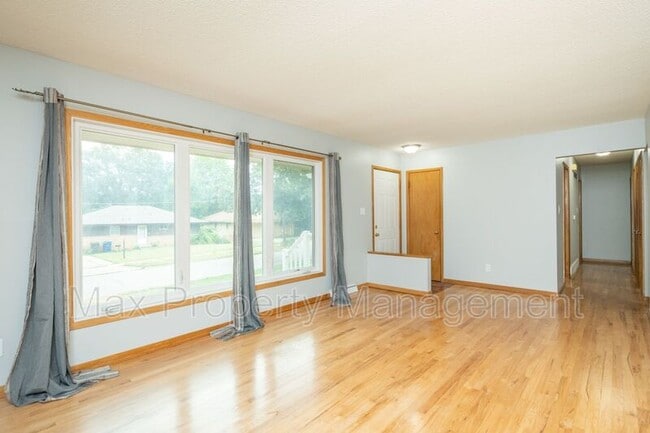 Photo - 3934 Oakshire Rd