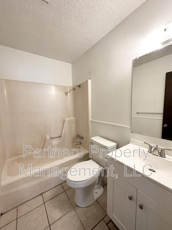 Photo - 101 Pine Ave