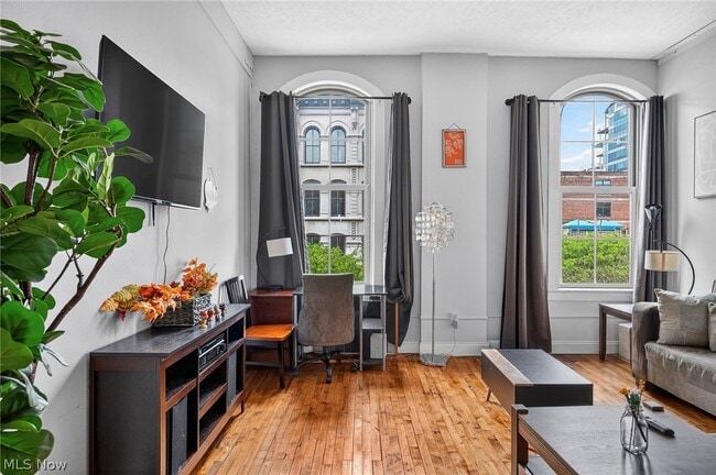 Photo - 408 W St Clair Ave Unit 319