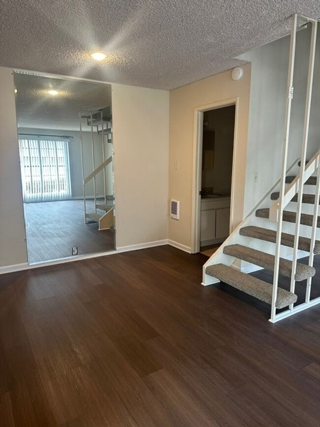 Photo - EASTER WAY - LOCATED NEAR UCSD IN UTC! MO...