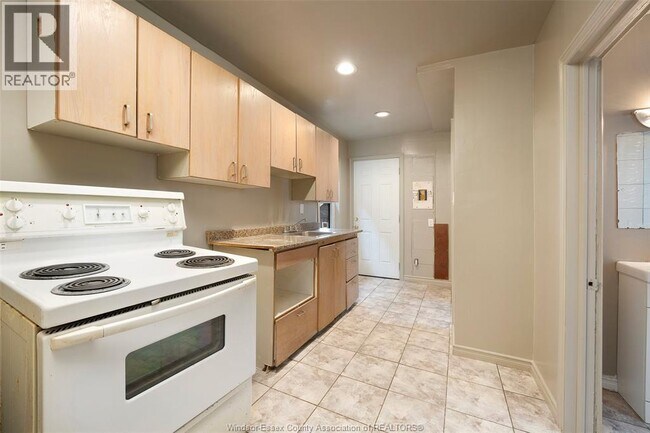 Photo - 989 Lincoln Rd